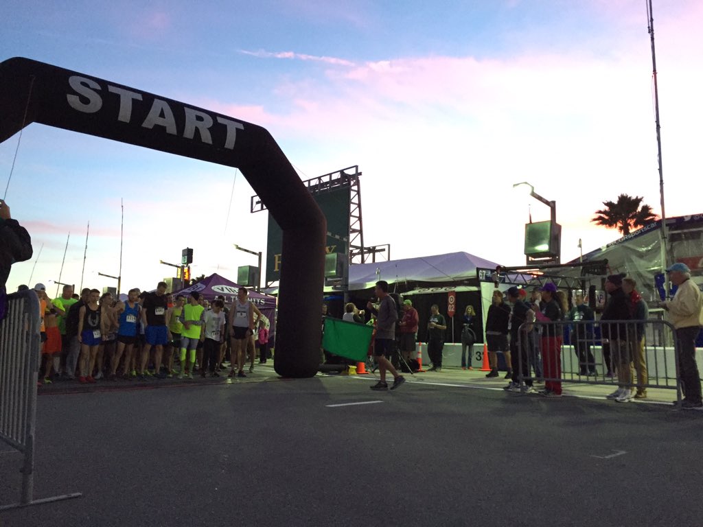 DAYTONA's tweet image. Lace up your sneakers! It's time for the #DAYTONA5K Fun Run &amp;amp; Walk!