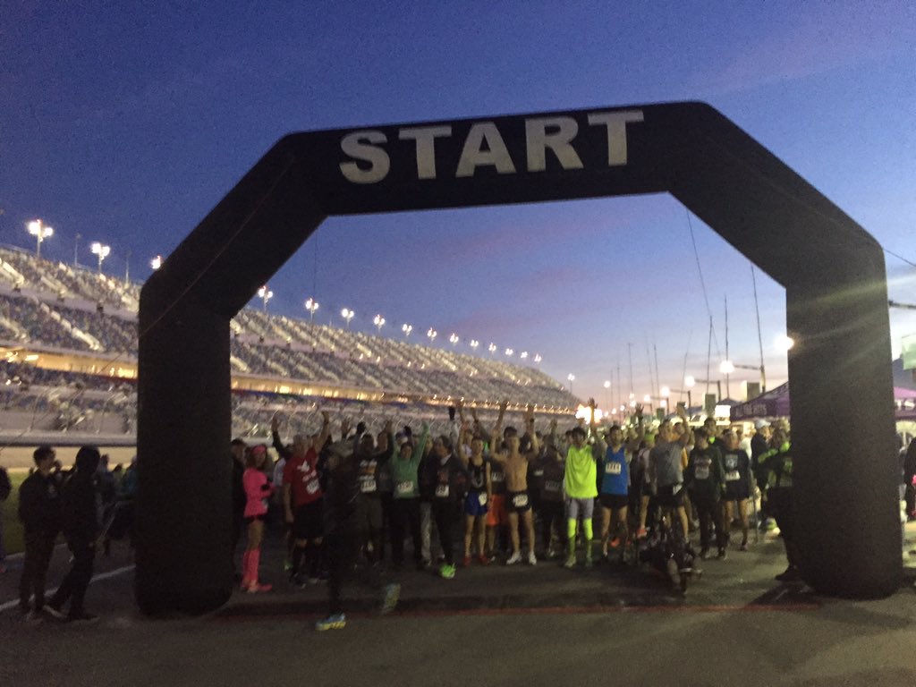 DAYTONA's tweet image. Lace up your sneakers! It's time for the #DAYTONA5K Fun Run &amp;amp; Walk!