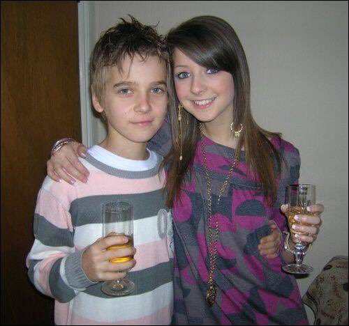 _abbypalmer's tweet photo. @Joe_Sugg @Zoella this is my new favourite picture ever. https://t.co/fdbBOKsnMk