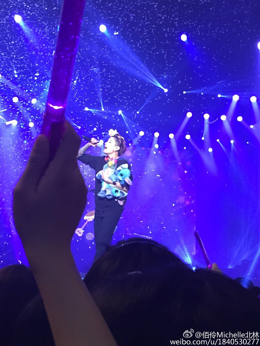 affxtionINA's tweet photo. [FANTAKEN] 160130 Amber - 'Dimension 4 ㅡ Docking Station' in Seoul cr; 佰伶Michelle北林 2 https://t.co/OUZWR7ySGh