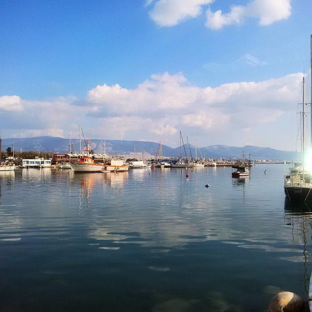 AthensInsta's tweet photo. @mikrolimano #greece #alwayssunny #bluesky #beautifulcountry #viewfromwhereistand #lunchwi… https://t.co/J8GIkz2d9y https://t.co/hOJTPB0gU4