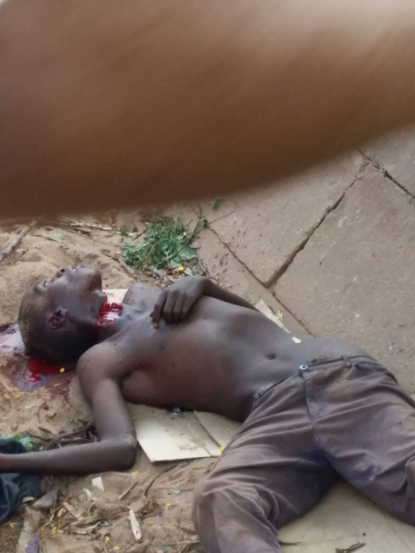 WilliamOnoka's tweet photo. @POTUS @UNHumanRights why must @IntlCrimCourt watch in SILENCE as this happens #Burundi #StateYourStand https://t.co/uaziSMQun0