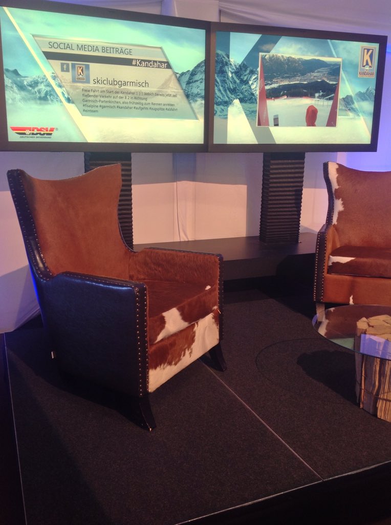 carl_event's tweet photo. Unsere mobiler Outdoor-Screen #dpg heute mal Indoor im VIP Zelt in Garmisch mit #socialmedia #fis #kandahar https://t.co/KDCE8KuvpR