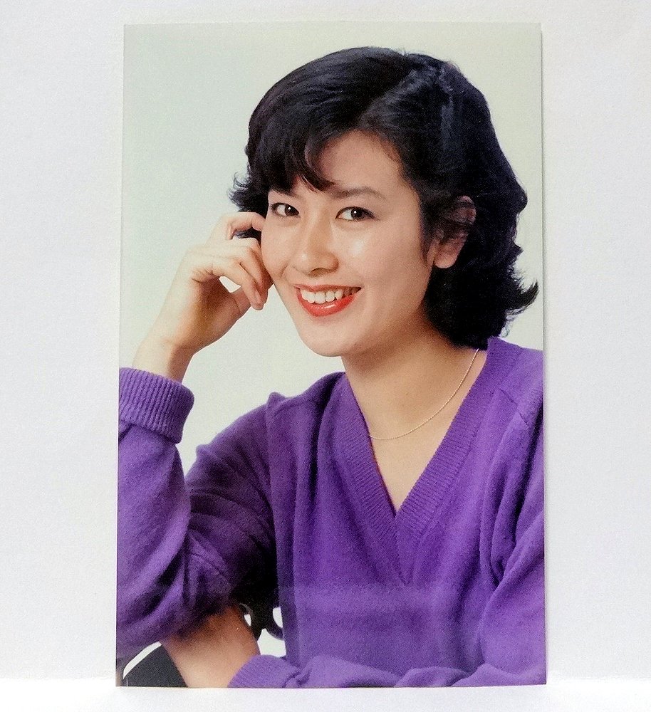 遠い花火 懐かしいあの頃 Twitterren ブロマイドで見る名取裕子 昭和54年の ３年b組金八先生 第１シリーズ で田沢先生役を演じていた頃でしょうか その時２２歳 お綺麗です 今も年以上続く 法医学教室の事件ファイル シリーズで2時間ドラマの女王として