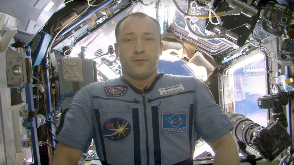 AstroEnzo's tweet photo. (Video) La #ISS vista nel 2013 da Aleksandr Misurkin #Exp35 #МКС / https://t.co/VQosaGr7V4 https://t.co/Q25BA6zQYr