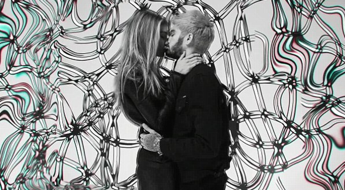 JaredLavall's tweet photo. Es lo mejor una de las mejores cosas que eh escuchado en mi vida #PillowTalk https://t.co/Rsz5ukm1aL