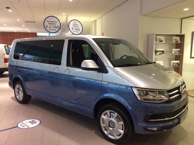 Nieuwe Volkswagen Transporter (T6) <a href="/Centurybedrijfs/">CenturyBedrijfswagen</a> Groningen in twotone “Century” kleurstelling. Hoe gaaf is dat!?