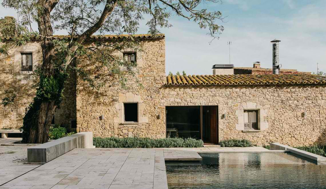 AddictProperty's tweet photo. A Garden of Carved Stone by MESURA Architects in #Peratallada, #Spain https://t.co/BvFWtY4rT2 https://t.co/NHbbiqKEE8