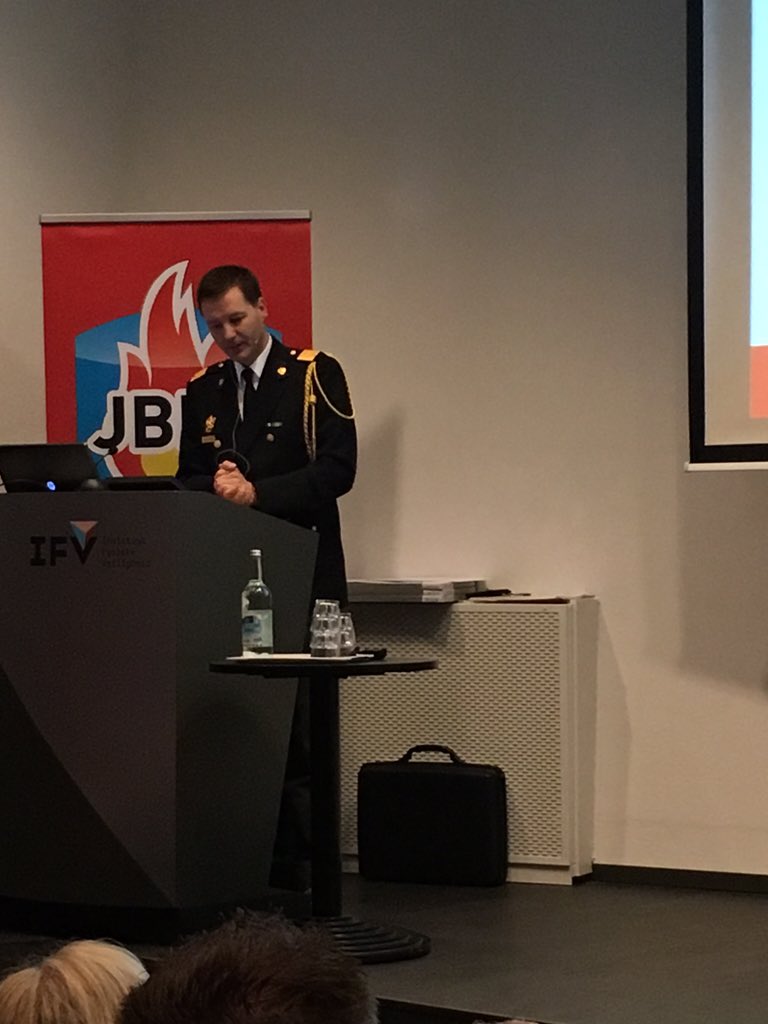 BartRichter's tweet photo. De vergadering van @JeugdbrwNL is gestart. Opening door @MarcelJonkman De zaal zit vol, goed teken!! https://t.co/89vnCIoGSx