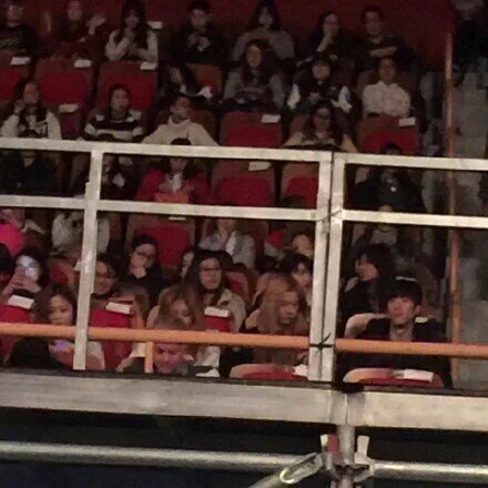 Kim_Yerimmie's tweet photo. We are at #Dimension4inSeoulDay2 ❤ F(x) sunbae fighting. We are supporting you 🙆💞 https://t.co/csadX9Jtc3