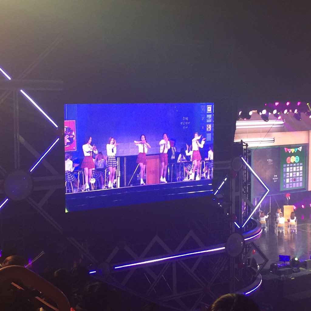 FxLUNAMoonLight's tweet photo. #Dimension4inSeoulDay2   Cr Fx组合吧_stepByFx https://t.co/GlsxY7xWhu