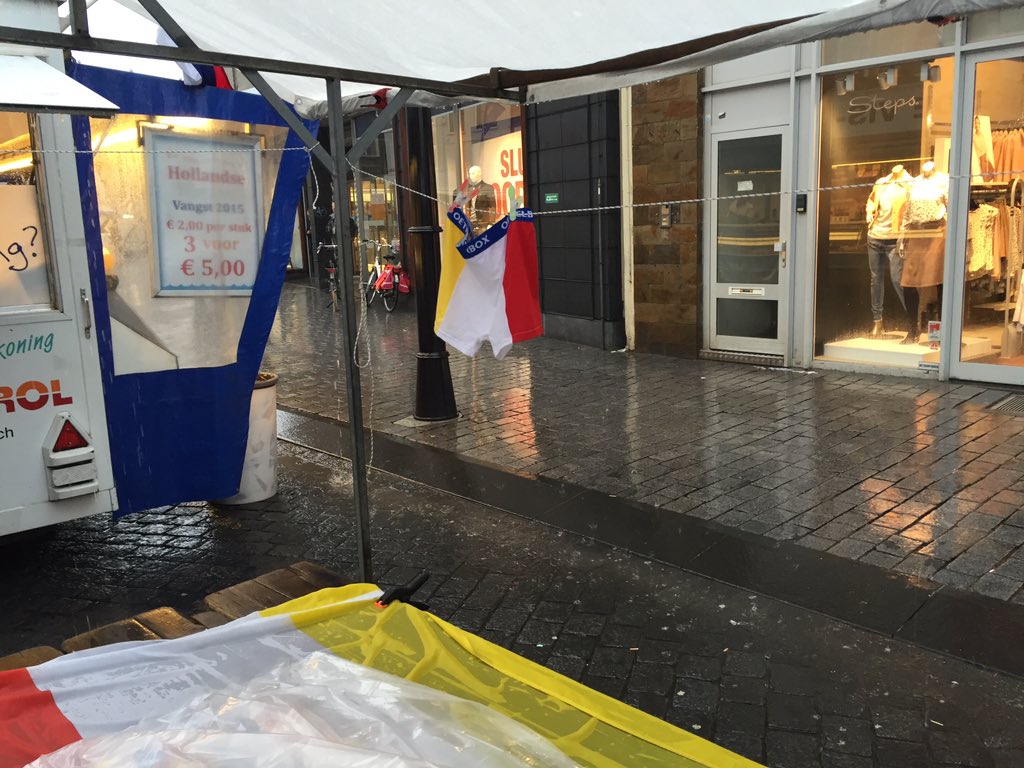 Vanmiddag is het droog. U bent welkom op de markt t.o. VVV. #oeteldonk of op oetelbox.nl <a href="/OC1882/">Oeteldonksche Club</a>