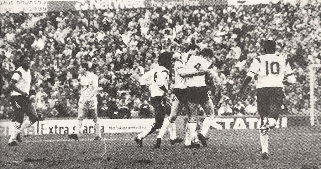 pvfcprogs's tweet photo. #OnThisDay 30/1/88 Ray Walker, 4, is congratulated after his stunning goal as #PortVale beat #Spurs 2-1 #FACup4 https://t.co/IJ5jrWS5pU