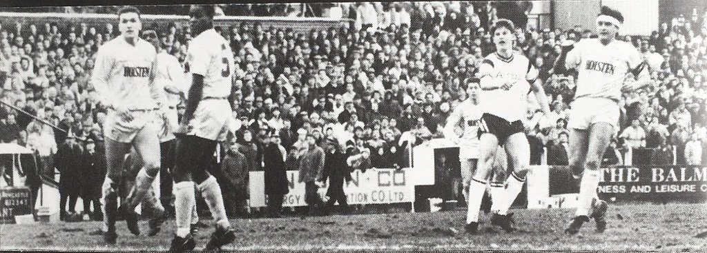 pvfcprogs's tweet photo. #OnThisDay 30/1/88 #Spurs players can only watch as Ray Walker's shot heads for goal in 2-1 #FACup4 win #PortVale https://t.co/mRmwFmNYyd