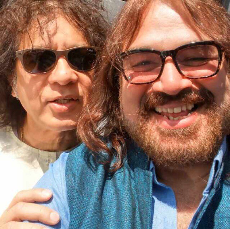 TaalChakra's tweet photo. @ZakirHtabla arrives in Pune! Gear up to witness a Legendary Tabla Solo from The Ustad. @vijay_ghate @niladri_kumar https://t.co/vbXcpqQ4rC