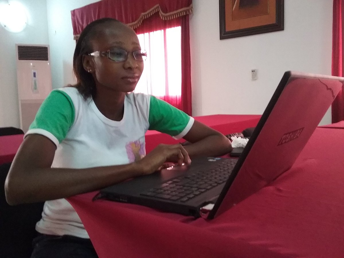 kingsuy's tweet image. Women take part to the ivorian Web comunity activities  #MeetUpUNBCI #GoUNBCI #CommunautéWeb