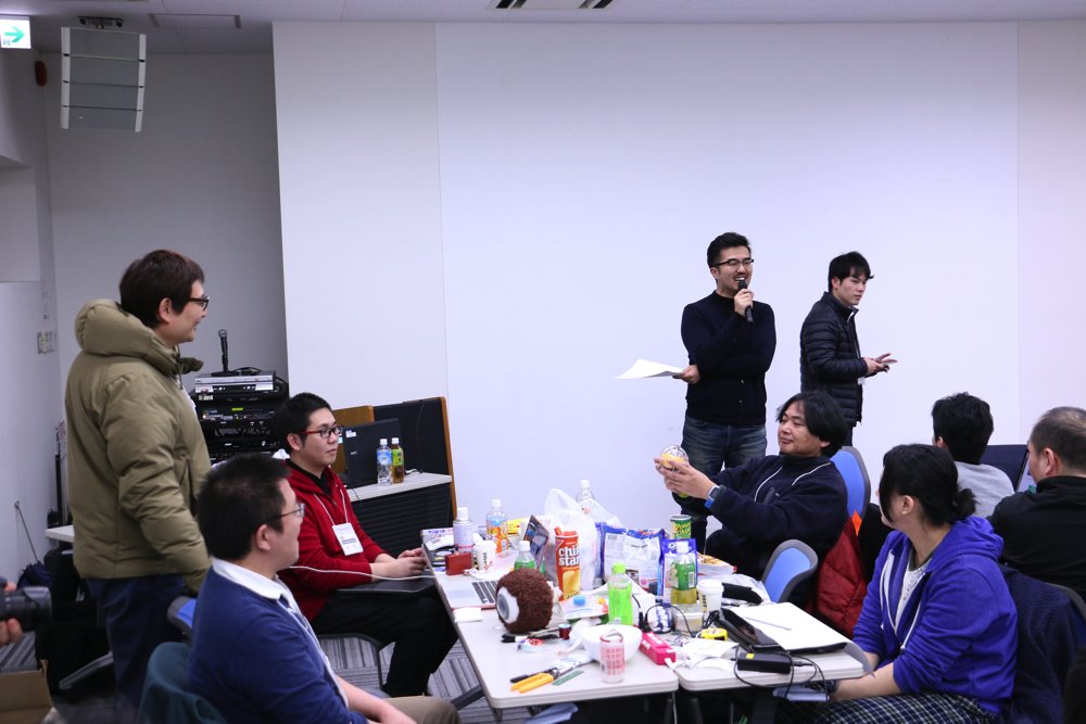 takaratomytoys's tweet image. 【 #タカラトミーおもちゃハッカソン 】
今日はアイデアの中間プレゼンを終え、ピザタイムも挟みながら明日の最終プレゼンに向け各チーム準備を進めています！３Dプリンターも３台フルで稼働中！明日の発表が楽しみです！
 #toyhack