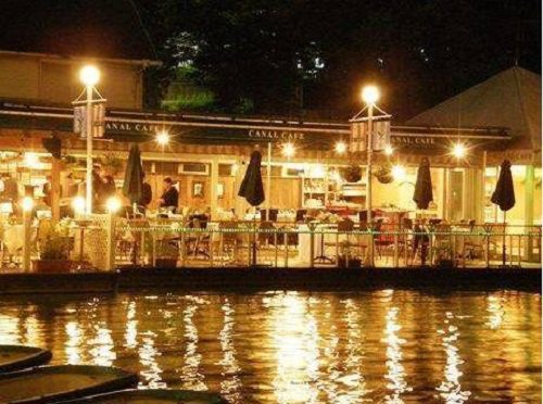 カフェ巡り Canal Cafe 神楽坂 特に夜のデートにおすすめ 水面をながめながらゆったりした時間をすごせるカフェです T Co 3j3go2wgkt Twitter