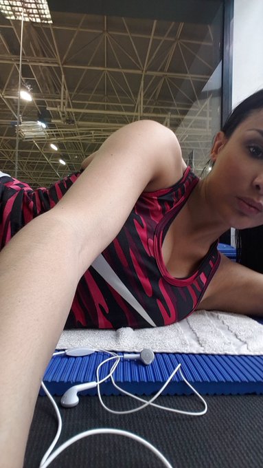 Gym time ? bon week-end  a tous ☺ https://t.co/OSy0Fp08nS