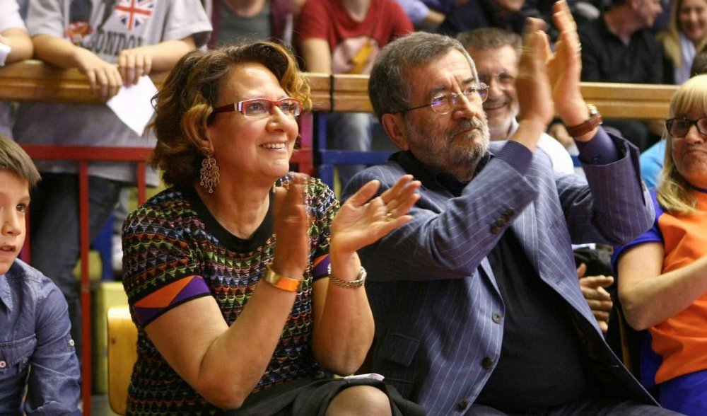 mondopadano's tweet photo. Gabriella #Vanoli, first lady sotto #canestro
@VanoliCremona #sport #basket #mondopadano 
https://t.co/Np6WYSeKOD https://t.co/Na9IXpa6A7