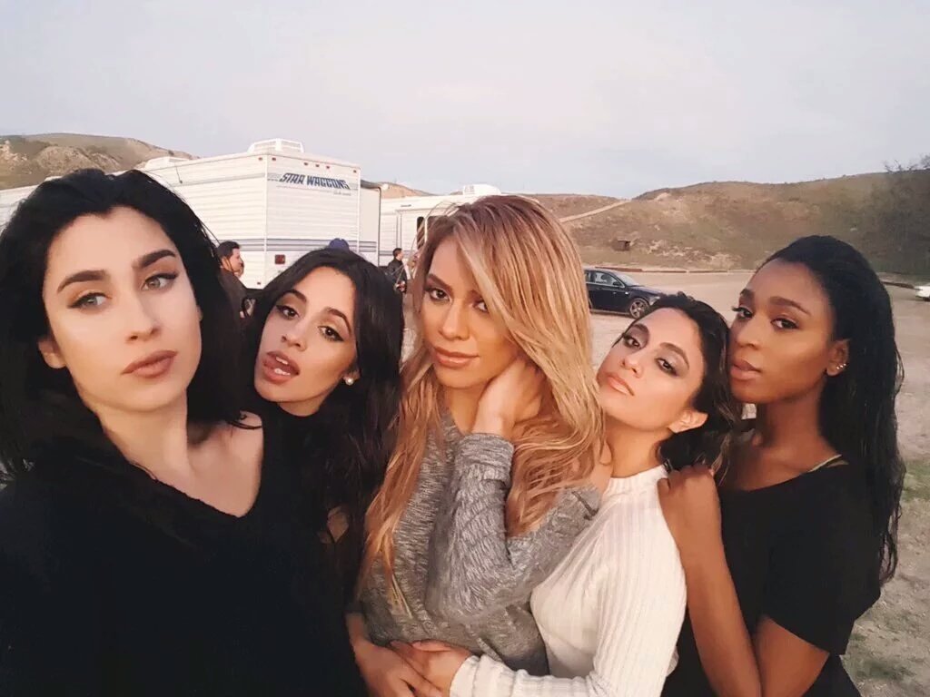 ddlsobwer's tweet image. Dedicando essa foto pra todos vocês que queriam ot4. 😘  #FifthHarmonyIsBack