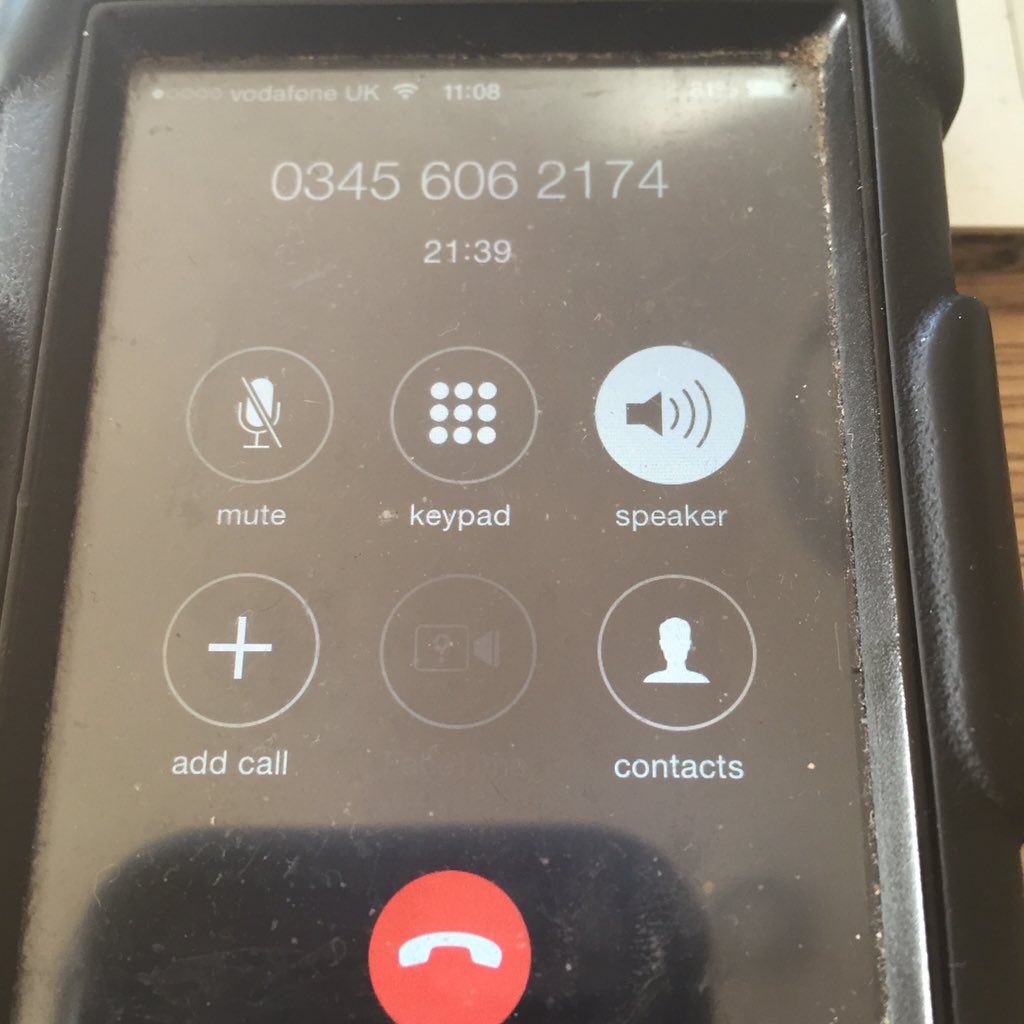 AbernethyJuls's tweet photo. Is this normal @AskLloydsBank  still waiting over 21 mins for someone to pick up the phone! #customerservicefail https://t.co/FgBOjnHnao