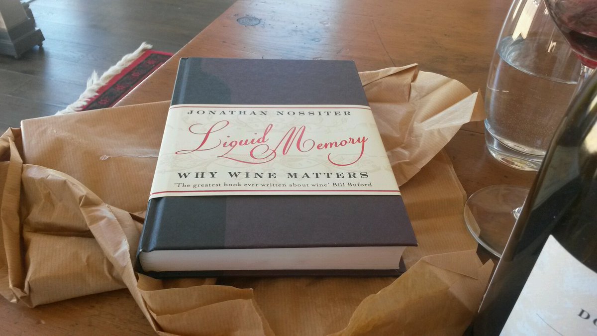 GreatDomaines's tweet image. Fantastic gift @AtaraxiaWines.  Thank you.Been meaning to read this for ages. #LiquidMemory #jonathannossiter