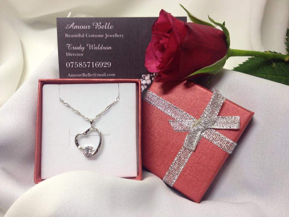 #Beautiful #heart #crystal #pendent. #jewellery

Only £12! Gorgeous gift box included. Perfect for #ValentinesDay