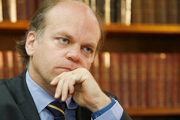 Patricio Walker: "No soy partidario de estar en la misma coalición con el PC" ow.ly/XIBAA