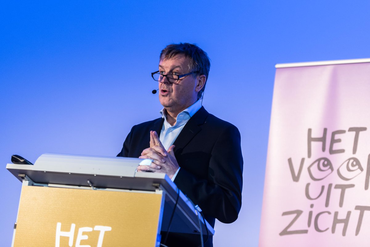 De lezing van Frank Raes gaat over het EK Voetbal 2016: groter dan ooit, beter dan ooit? #hvz16