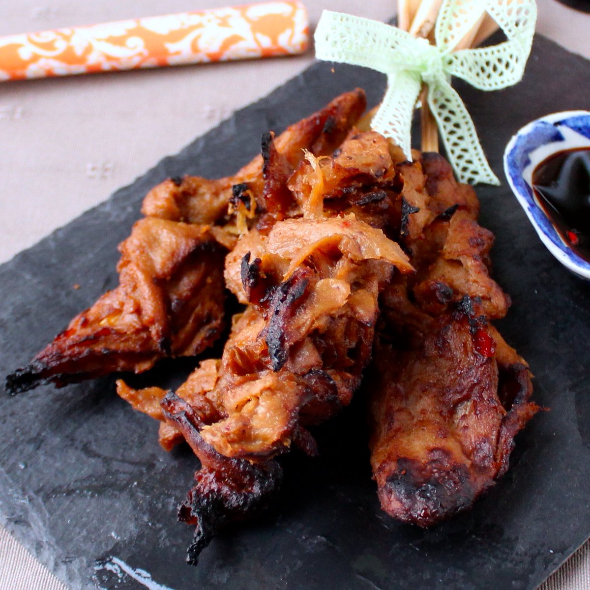 Morgen bij <a href="/PuurFren/">Puur Fren</a> vegetarische sate met 'kip'stukjes van de vegetarische slager! <a href="/PaulBom/">Vegetarische Slager</a> #thuisbezorgd #Leiden