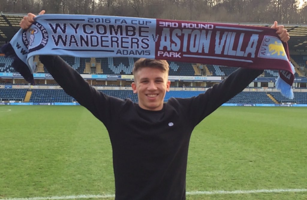 Pro boxer <a href="/bsmithboxing/">Ben Smith</a> popped in today to pass on his support to the team for #AVLvWYC.
