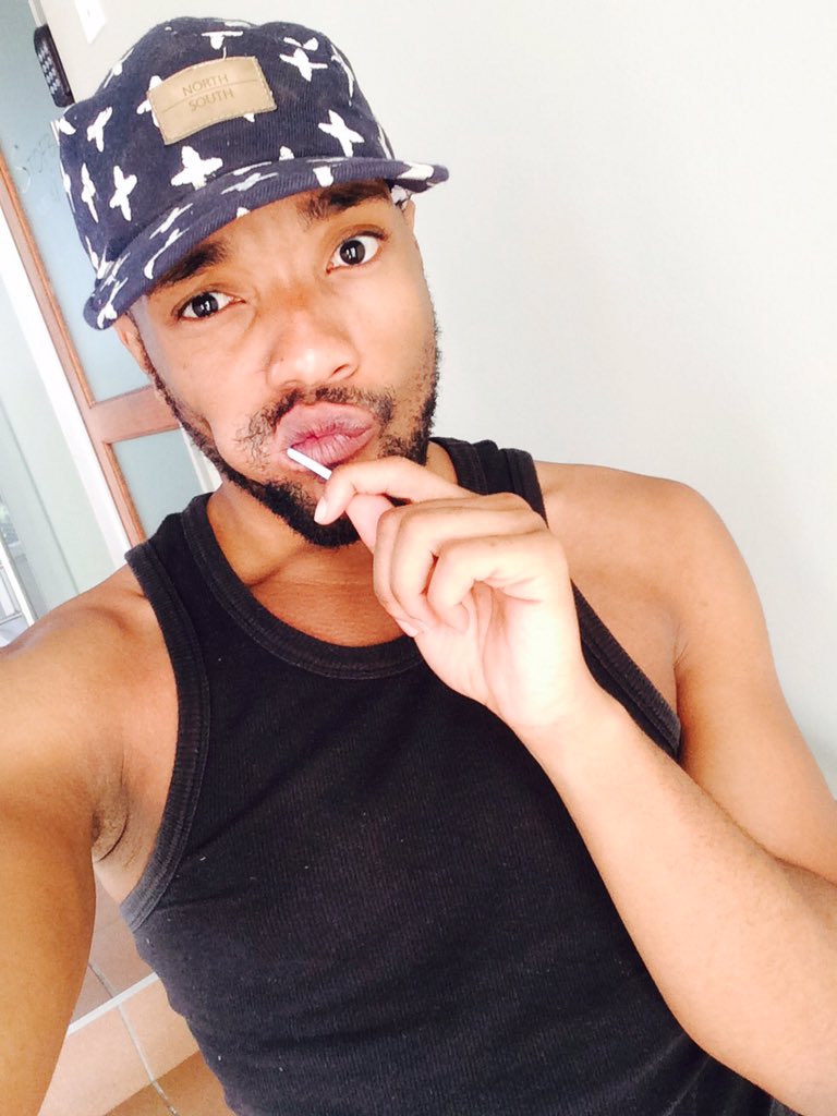 YonceKnowles's tweet photo. When a girl who is enemies with one of your girlfriends wants to be friends with you. WHERE? HOW? 😏 https://t.co/pLLn5cQuEd