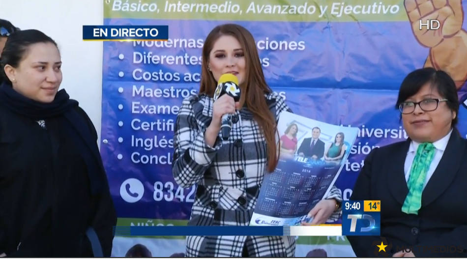 pablosta's tweet photo. @_sandrasandoval entrega de #calendarios2016 https://t.co/R4HnmHmpNE