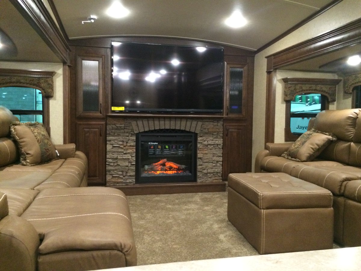 LouBoatRVShow's tweet photo. Not all homes are stationary. Check out all the awesome RVs at the #LouBoatRVShow Jan. 27-31! https://t.co/e198j2zfja