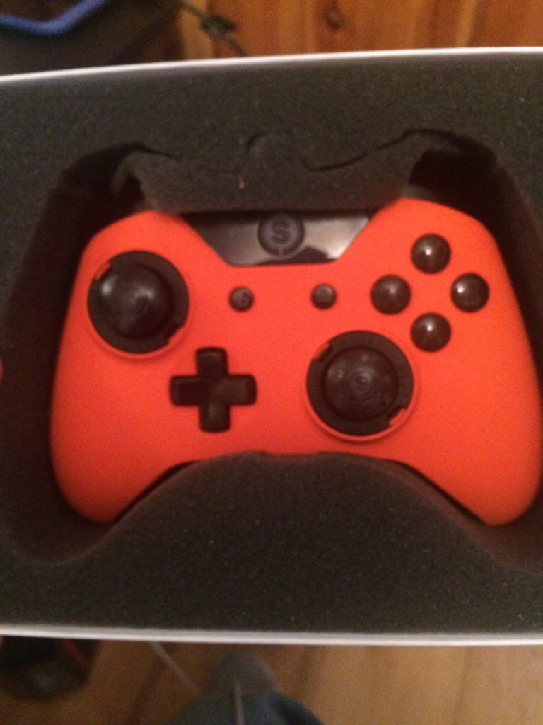 nRShire's tweet image. Scuf just arrived omg look at this beauty @ScufGaming 👌🏻😍