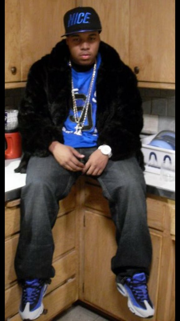 biggprada's tweet photo. "Use to rock the polo like a nerd nigga back when Chris was rockin all the furs nigga" #PabloProject https://t.co/naaaTWy12y