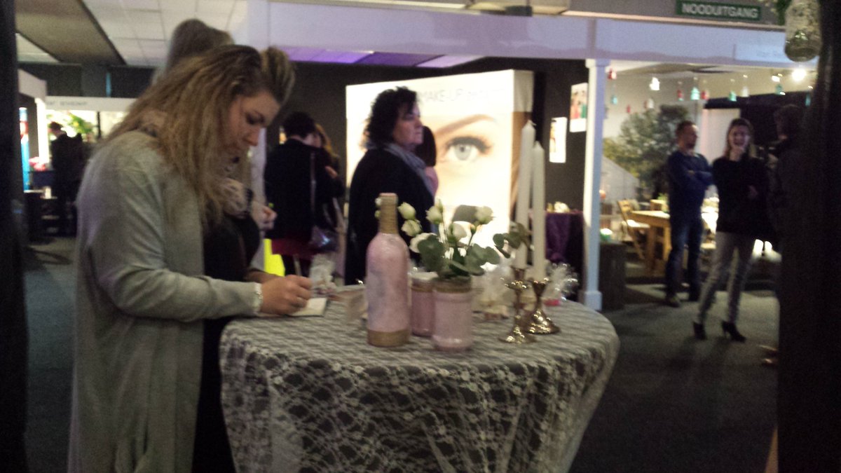 MarilouEvent's tweet photo. Een #succesvol #weekend op de #LoveenMarriagebeurs #040 @Trouwplannen. #Table4You https://t.co/387nPuRtIq