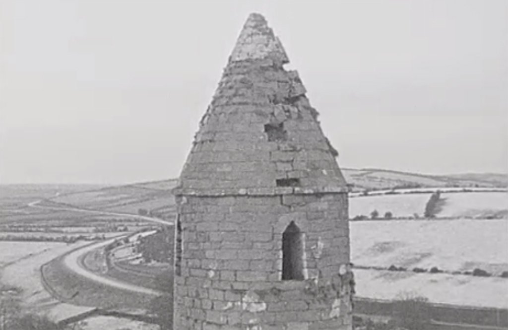 RTEArchives's tweet photo. Round Tower at the Rock of Cashel struck by lightning #OnThisDay 1965 
Watch: https://t.co/1JH0OeU0wB https://t.co/7ulGLAbYuT