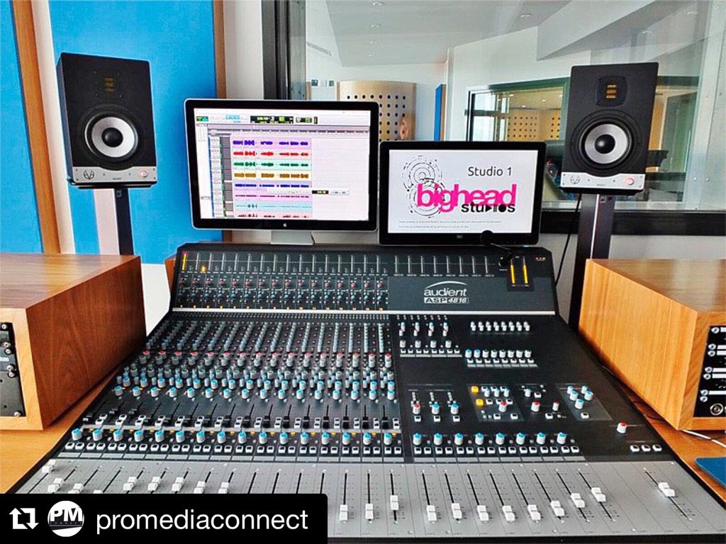 EveAudio's tweet photo. #Repost @promediaconnect
・・・
#hqstudio #kingstoncollege choose #eveaudio #sc207 #studiomonitors & #audient #console https://t.co/5KnPMwUhSY