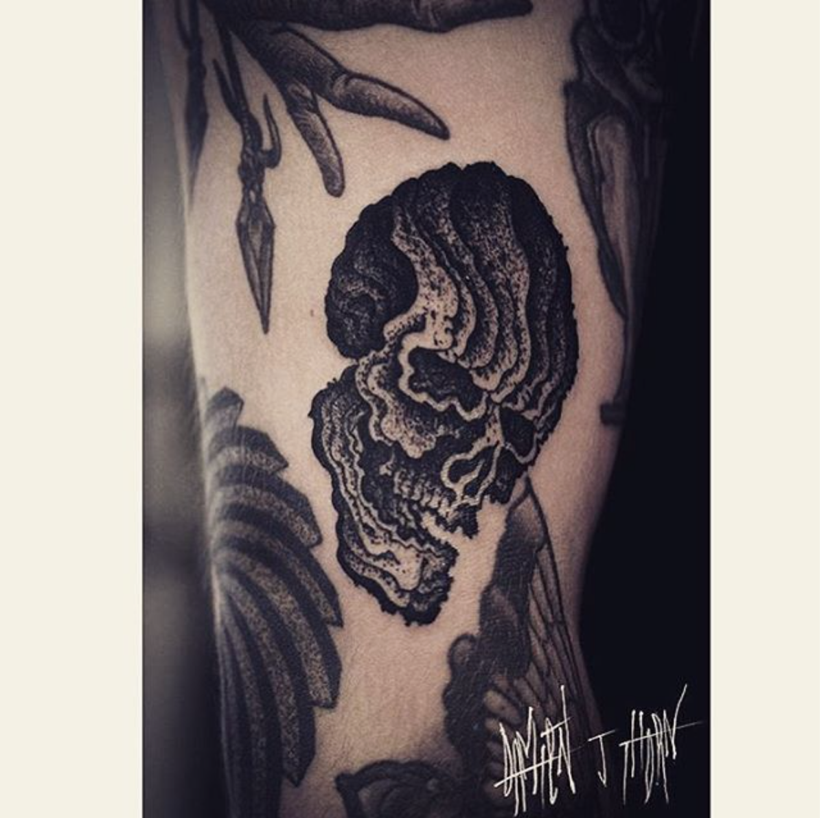 Sorry_Mummy's tweet photo. DAMIENJTHORN https://t.co/X1IhXWvO6I @damien.j.thorn #sorrymummy #sorrymummytattoo #ink #inked #inkedup #inkedmag https://t.co/gbOyTNrGmL