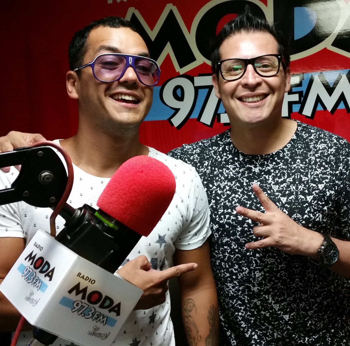 carlonchodemoda's tweet photo. VOLVIMOS!! En cabina @ModaFM con mi hermano @renzowinder para vacilarnos como siempre (disculpen las caras de sueño) https://t.co/lJONfC2ojq