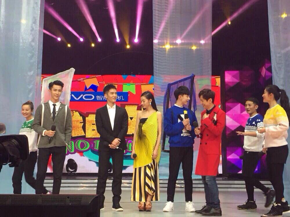 JustFor_AlanYu's tweet photo. [PIC] 16.01.18 #于朦胧 recorded Happy camp at Changsha, hunan radio and televition #AlanYu (1) https://t.co/d0zIXR2TI1