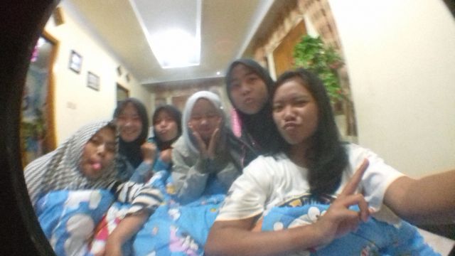 la_ella14's tweet photo. Selamat malam 🌹🌼 https://t.co/qG51NwB73g