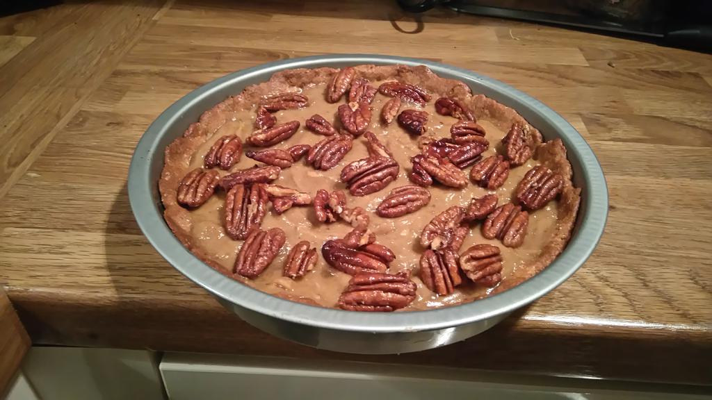 finderseaters_'s tweet photo. @MyvitaminsUK @WheyheyOfficial here's me with my @DeliciouslyElla pecan pie!! #Helfie https://t.co/qrH6KJKb1p
