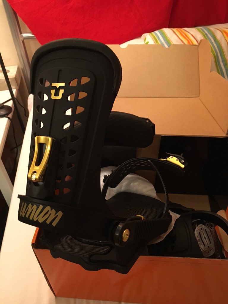 cherlinger's tweet image. Finally got my snowboarding kit hehe