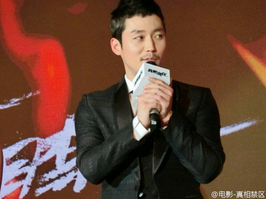 palmaSB's tweet photo. Jang Hyuk on Premiere in Beijing 18/01/2016 #inside_or_outside 
https://t.co/iIoOeXIM2x https://t.co/0rWPQ3VQli