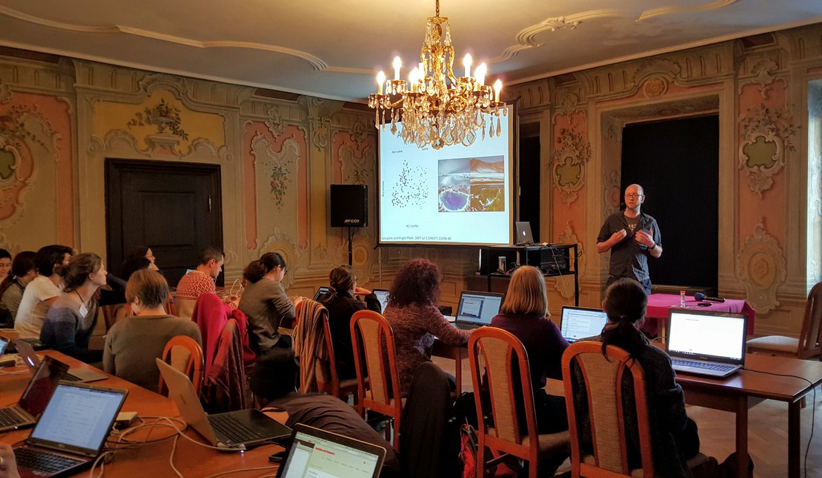 ElinVidevall's tweet photo. #evomics2016 @mcdonadt kicks off the @qiime_ lab where participants will analyse microbiome data https://t.co/mJRLxdMWsI