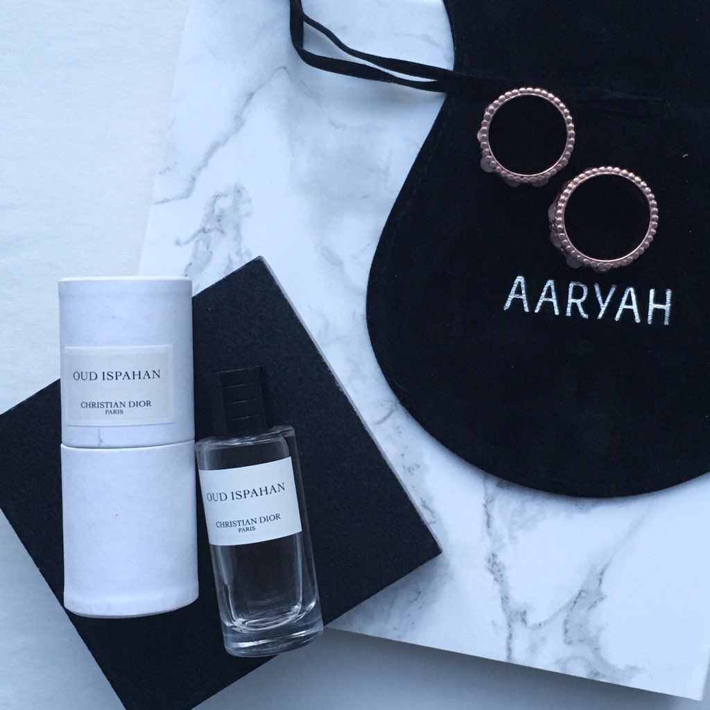 AaryahJewelry's tweet photo. Happy Monday lovers! We hope everyone is enjoying their day off 🍾💃🏼 https://t.co/wfrBvYkyVl