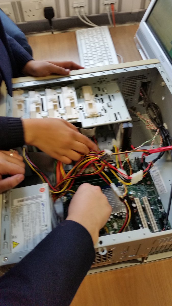 Computing_MrsJ's tweet image. Year 10 Computing #discover #whatsinside